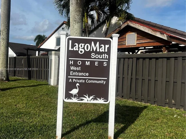 15875 SW 85th St, Miami FL 33193