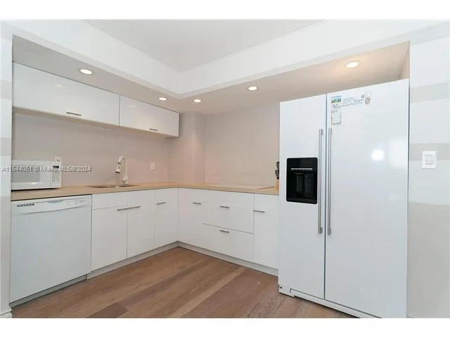 1800 Collins Ave # 11E, Miami Beach FL 33139