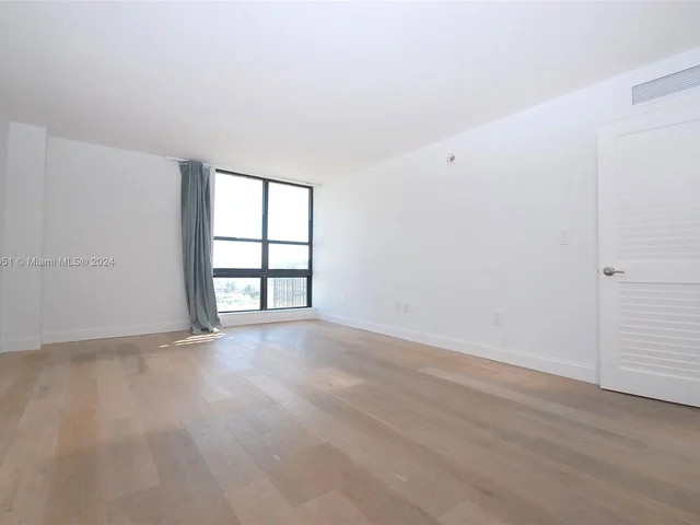 1800 Collins Ave # 11E, Miami Beach FL 33139