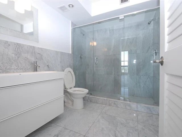 1800 Collins Ave # 11E, Miami Beach FL 33139