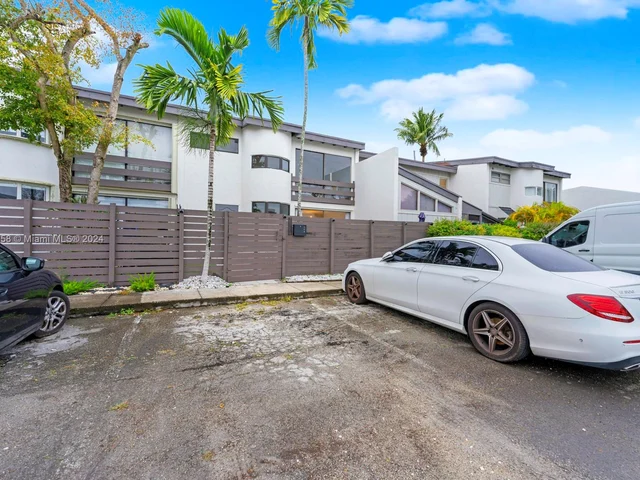 7124 SW 111th Ct # 7124, Miami FL 33173