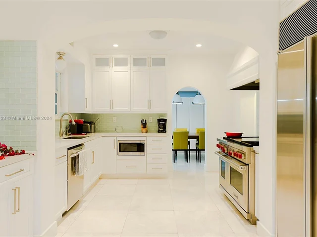 5835 La Gorce Dr, Miami Beach FL 33140