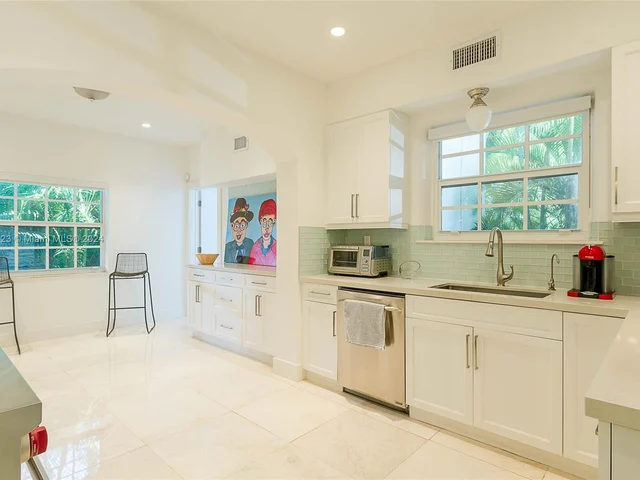 5835 La Gorce Dr, Miami Beach FL 33140