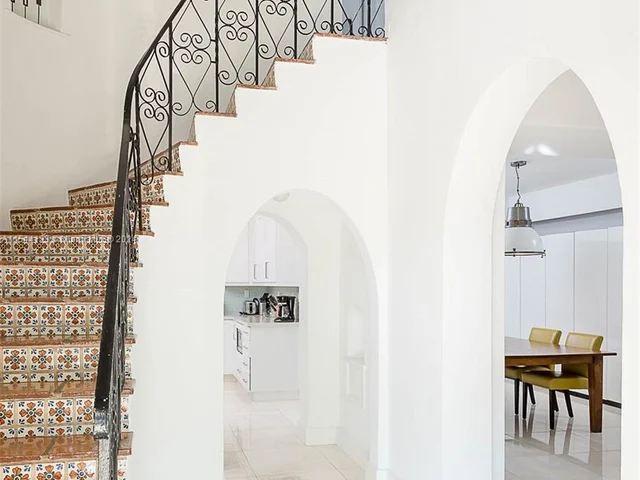 5835 La Gorce Dr, Miami Beach FL 33140