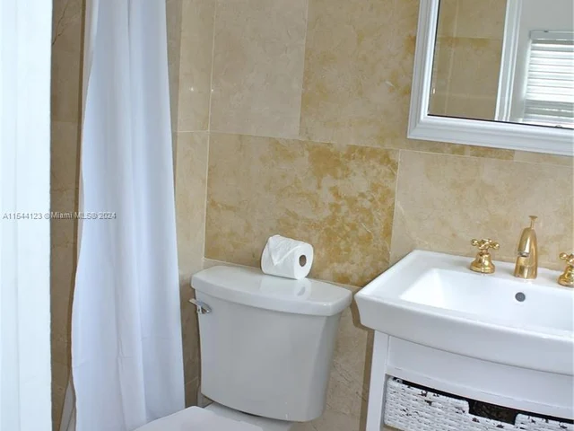 5835 La Gorce Dr, Miami Beach FL 33140