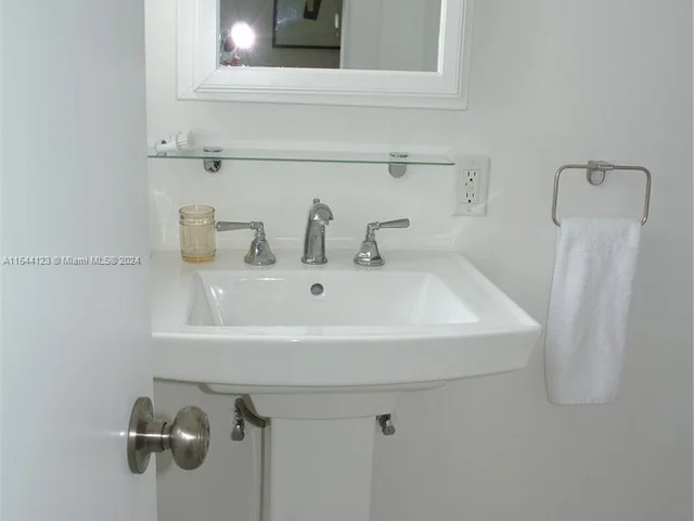 5835 La Gorce Dr, Miami Beach FL 33140