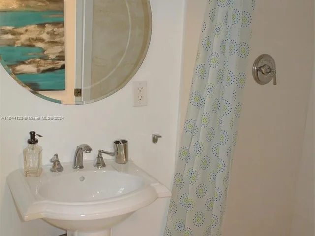 5835 La Gorce Dr, Miami Beach FL 33140