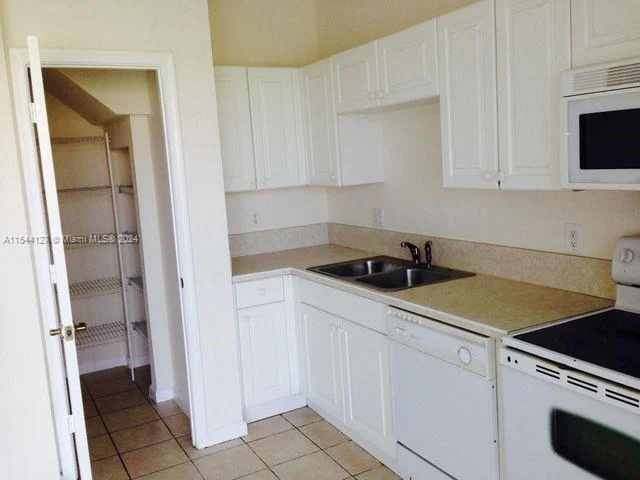 2204 Oakmont Dr # 0, Riviera Beach FL 33404