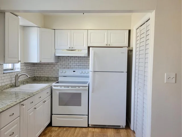 2200 Taylor St # 205, Hollywood FL 33020