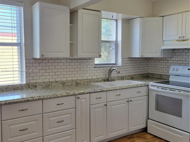 2200 Taylor St # 205, Hollywood FL 33020