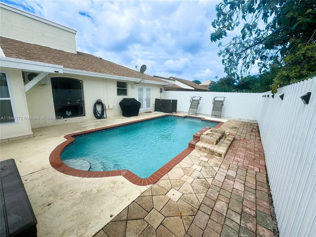 20927 SW 124th Ave Rd, Miami FL 33177