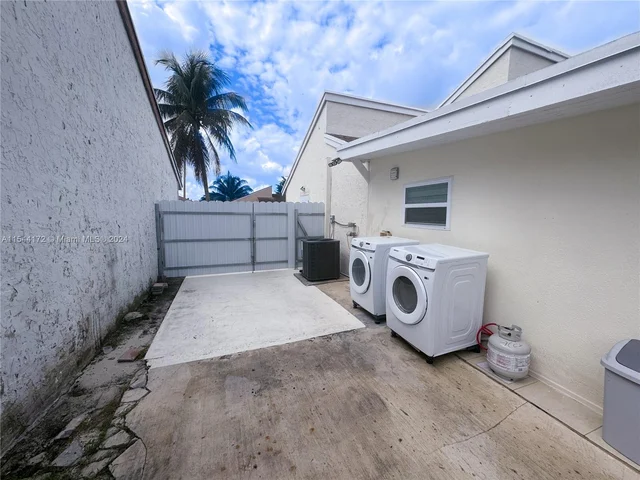 20927 SW 124th Ave Rd, Miami FL 33177