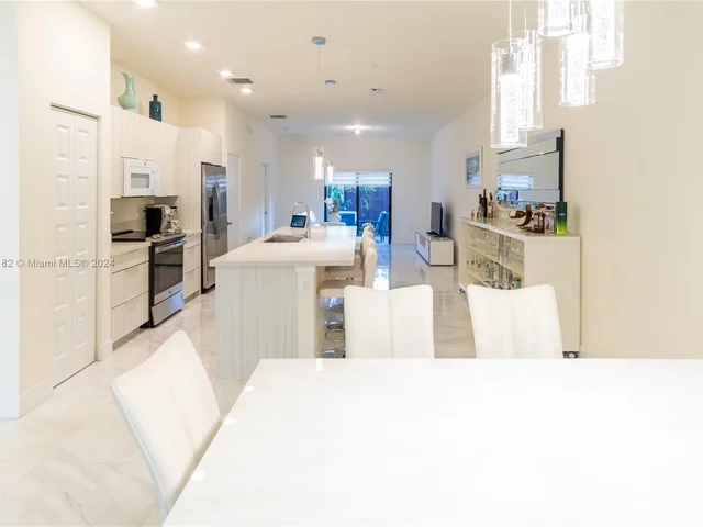 7925 NW 104th Ave # 1, Doral FL 33178