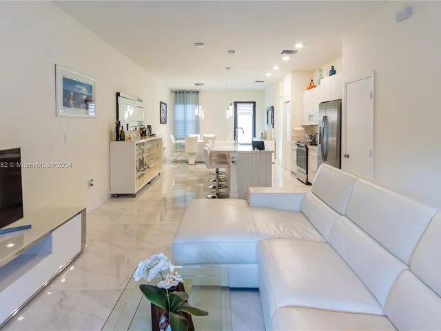 7925 NW 104th Ave # 1, Doral FL 33178