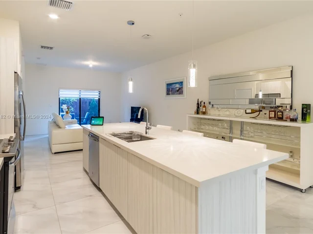 7925 NW 104th Ave # 1, Doral FL 33178