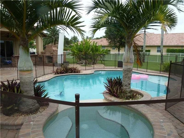 3440 Carlton Ln, Davie FL 33330