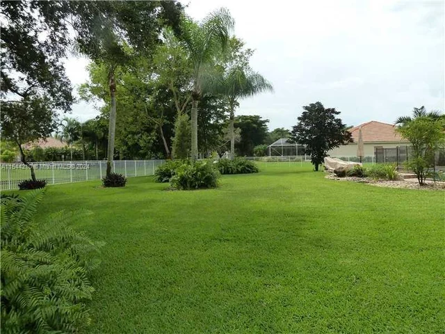 3440 Carlton Ln, Davie FL 33330