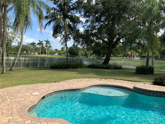 3440 Carlton Ln, Davie FL 33330