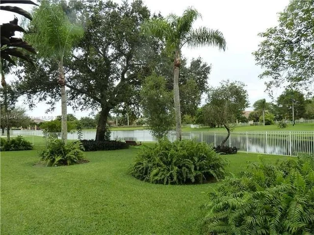 3440 Carlton Ln, Davie FL 33330