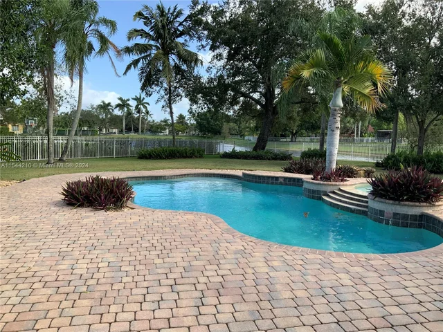 3440 Carlton Ln, Davie FL 33330