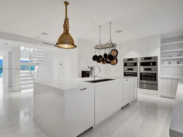 1000 Venetian Way # 101, Miami FL 33139