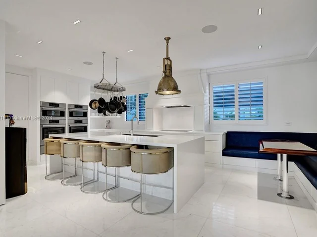 1000 Venetian Way # 101, Miami FL 33139