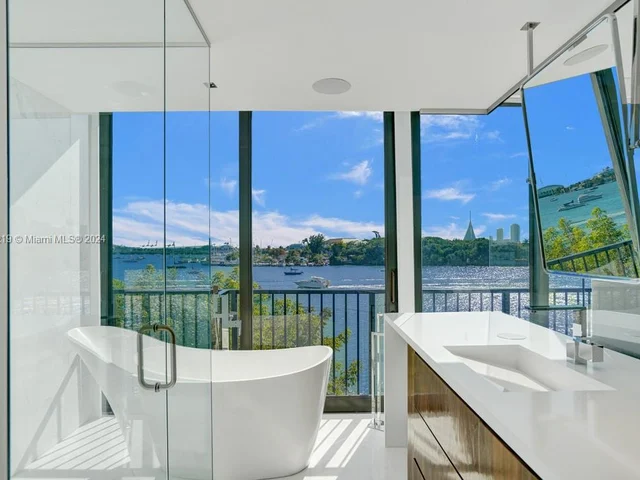 1000 Venetian Way # 101, Miami FL 33139