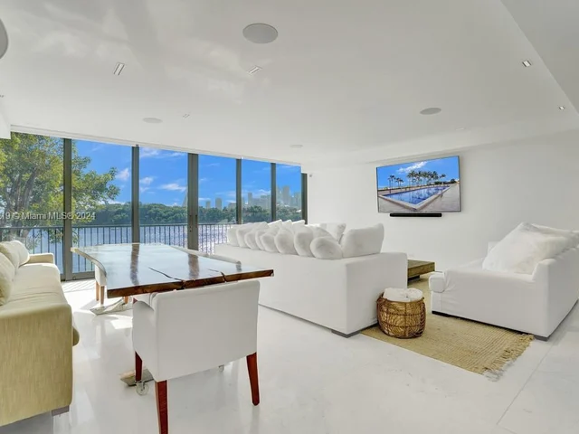 1000 Venetian Way # 101, Miami FL 33139