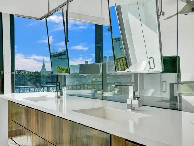 1000 Venetian Way # 101, Miami FL 33139