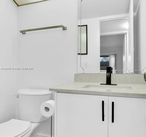 221 Mansfield # F, Boca Raton FL 33434