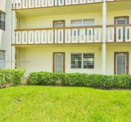 221 Mansfield # F, Boca Raton FL 33434