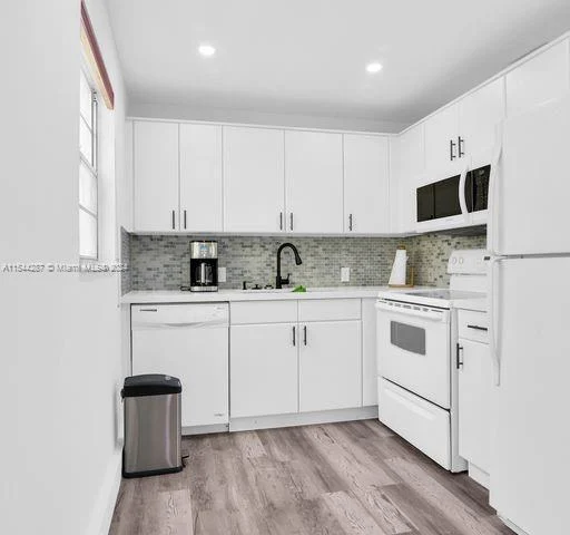 221 Mansfield # F, Boca Raton FL 33434