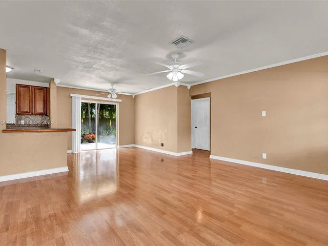 806 NE 52nd St, Deerfield Beach FL 33064