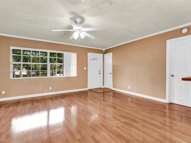 806 NE 52nd St, Deerfield Beach FL 33064