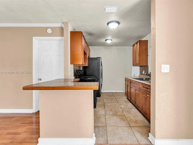 806 NE 52nd St, Deerfield Beach FL 33064