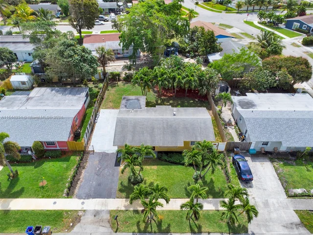 806 NE 52nd St, Deerfield Beach FL 33064