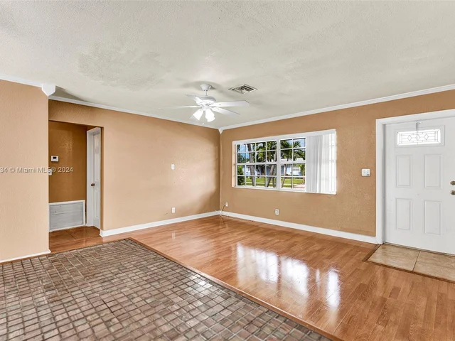 806 NE 52nd St, Deerfield Beach FL 33064