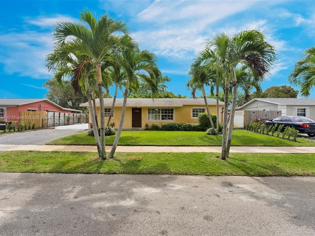 806 NE 52nd St, Deerfield Beach FL 33064