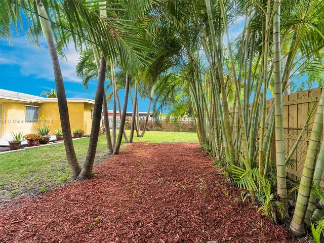 806 NE 52nd St, Deerfield Beach FL 33064