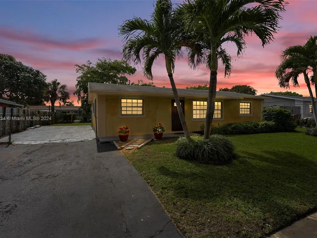 806 NE 52nd St, Deerfield Beach FL 33064