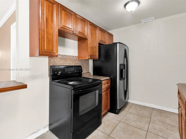 806 NE 52nd St, Deerfield Beach FL 33064