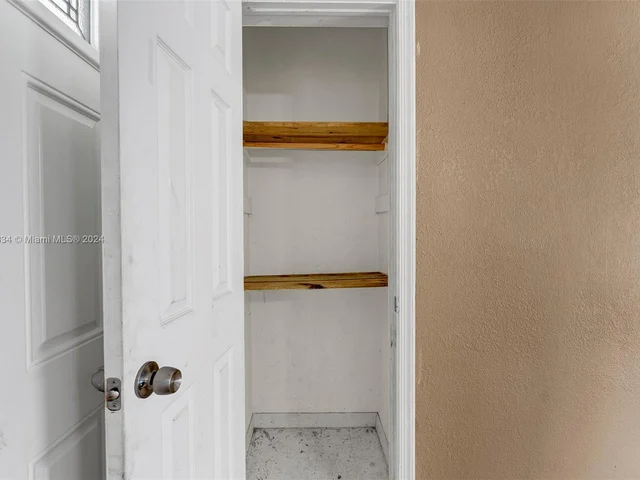 806 NE 52nd St, Deerfield Beach FL 33064