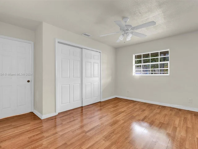 806 NE 52nd St, Deerfield Beach FL 33064