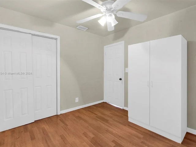 806 NE 52nd St, Deerfield Beach FL 33064