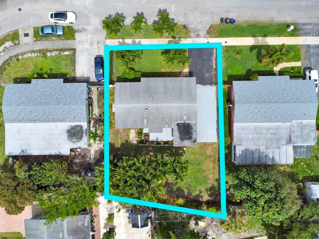 806 NE 52nd St, Deerfield Beach FL 33064