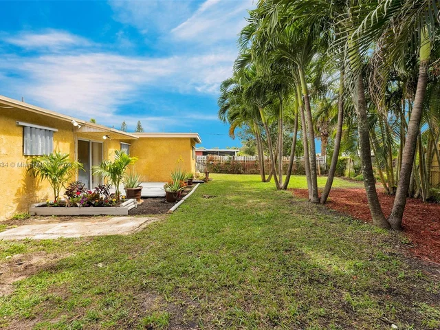 806 NE 52nd St, Deerfield Beach FL 33064