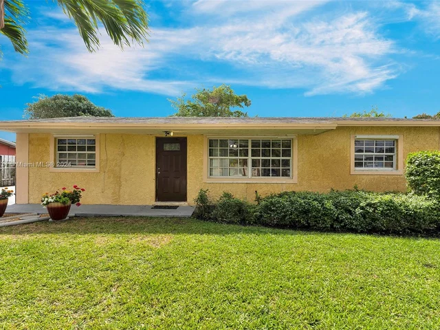 806 NE 52nd St, Deerfield Beach FL 33064