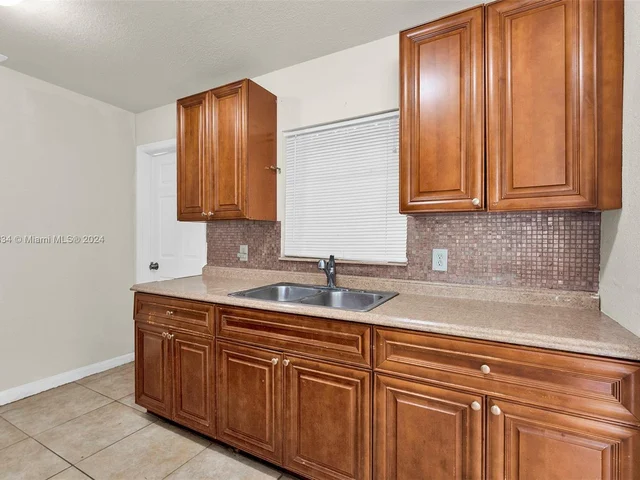 806 NE 52nd St, Deerfield Beach FL 33064