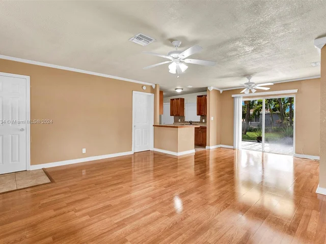 806 NE 52nd St, Deerfield Beach FL 33064