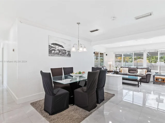 2524 Dewey St, Hollywood FL 33020